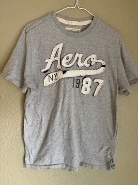 Aeropostale Light Gray Short Sleeve Tee with White Appliqué Logo